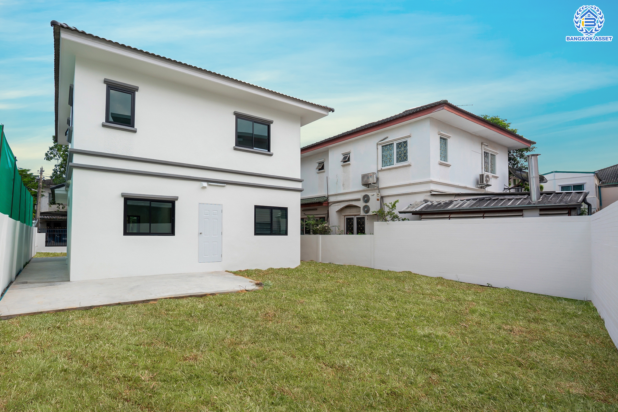 บ้านมือสองตกแต่งใหม่ ม.บุณฑริก วัชรพล-สุขาภิบาล5  เนื้อที่ 81.2 ตร.ว. ฟังก์ชัน 3 ห้องนอน 2 ห้องน้ำ จอดรถได้ 3 คัน บนทำเลเชื่อมต่อหลายเส้นทาง ถ.รามอินทรา ถ.สายไหม และ ถ.พหลโยธิน ใกล้สนามบินดอนเมือง ทางด่วน "รามอินทรา" และรถไฟฟ้าสายสีเขียว "สถานีคูคต"